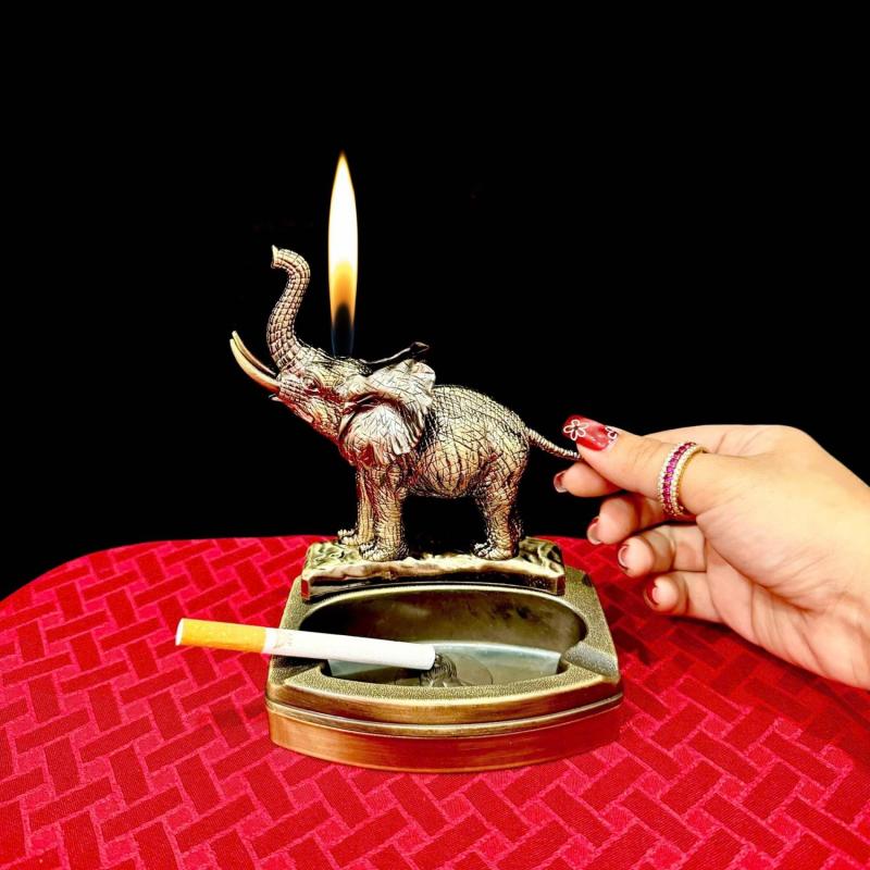 Bật lửa để bàn kiêm gạt tàn hình con voi - xài gas