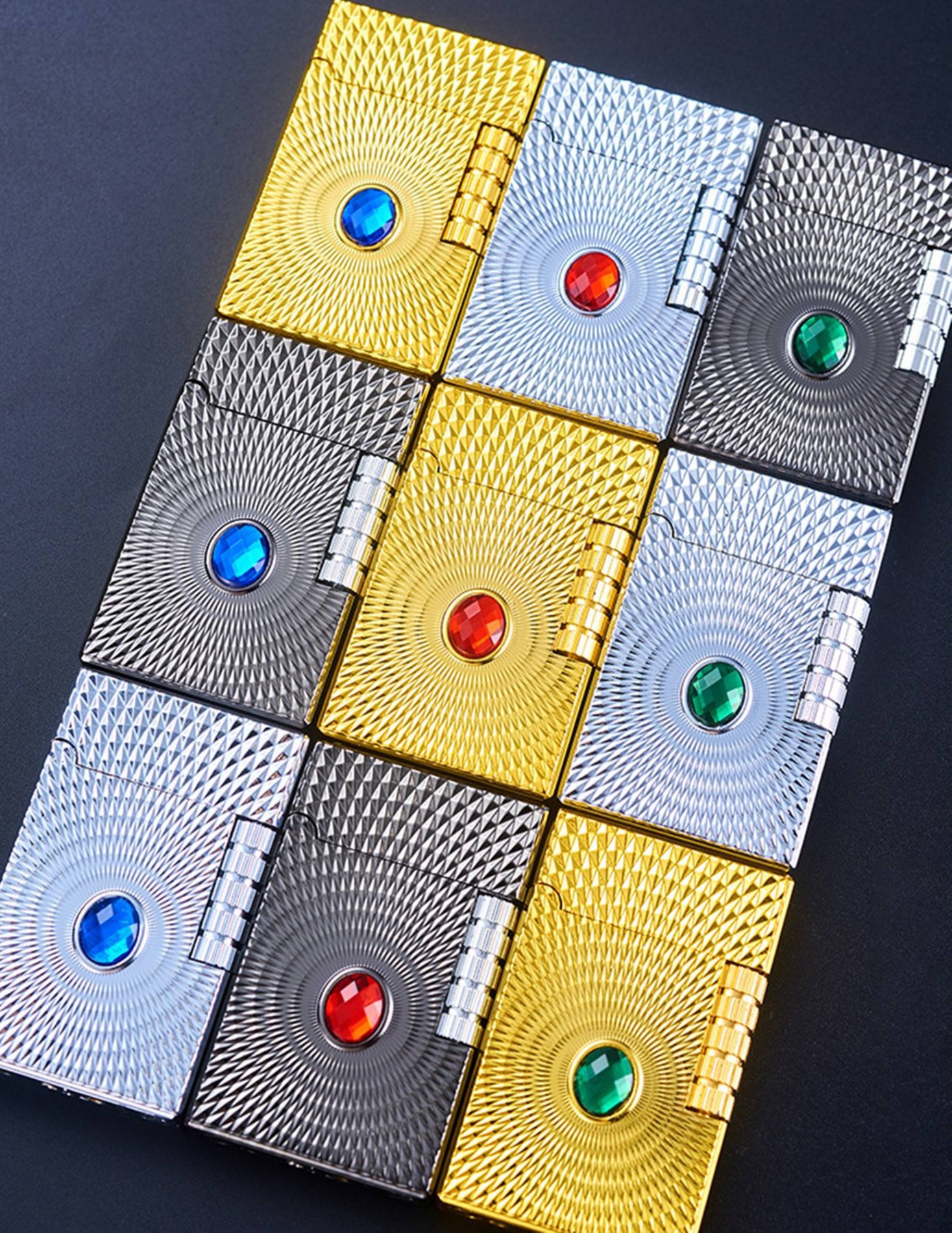 Bật lửa dạ quang từ viên ngọc bích