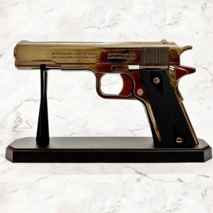 Bật lửa khè hình súng M9 kim loại có giá đỡ size 17cm xài gas